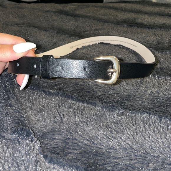 🛍️5 for $20🛍️ NWOT Narrow Belt H&M - Picture 3 of 3